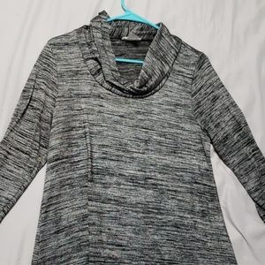 3/4 length sleeve black and grey top